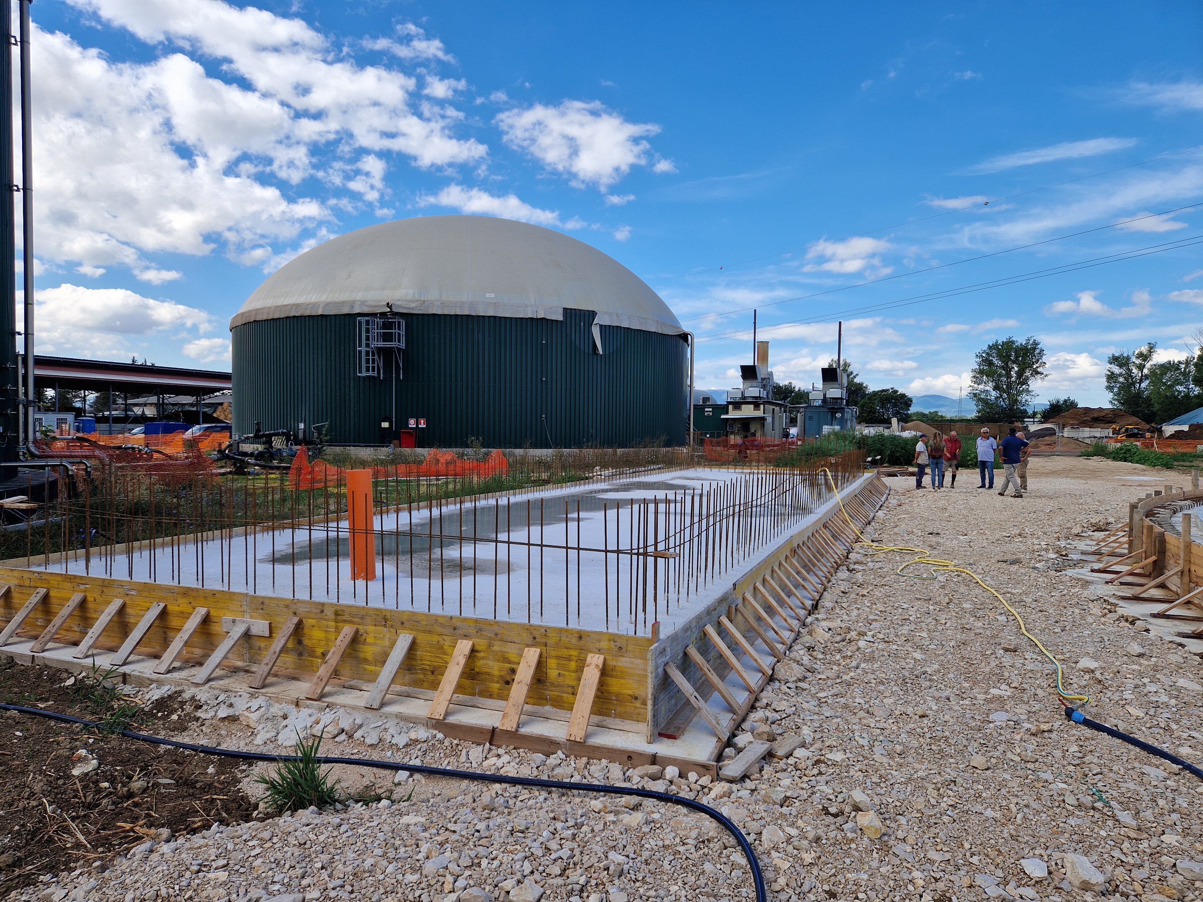 Anlage im Bau – hier entsteht Zukunft Schritt für Schritt.