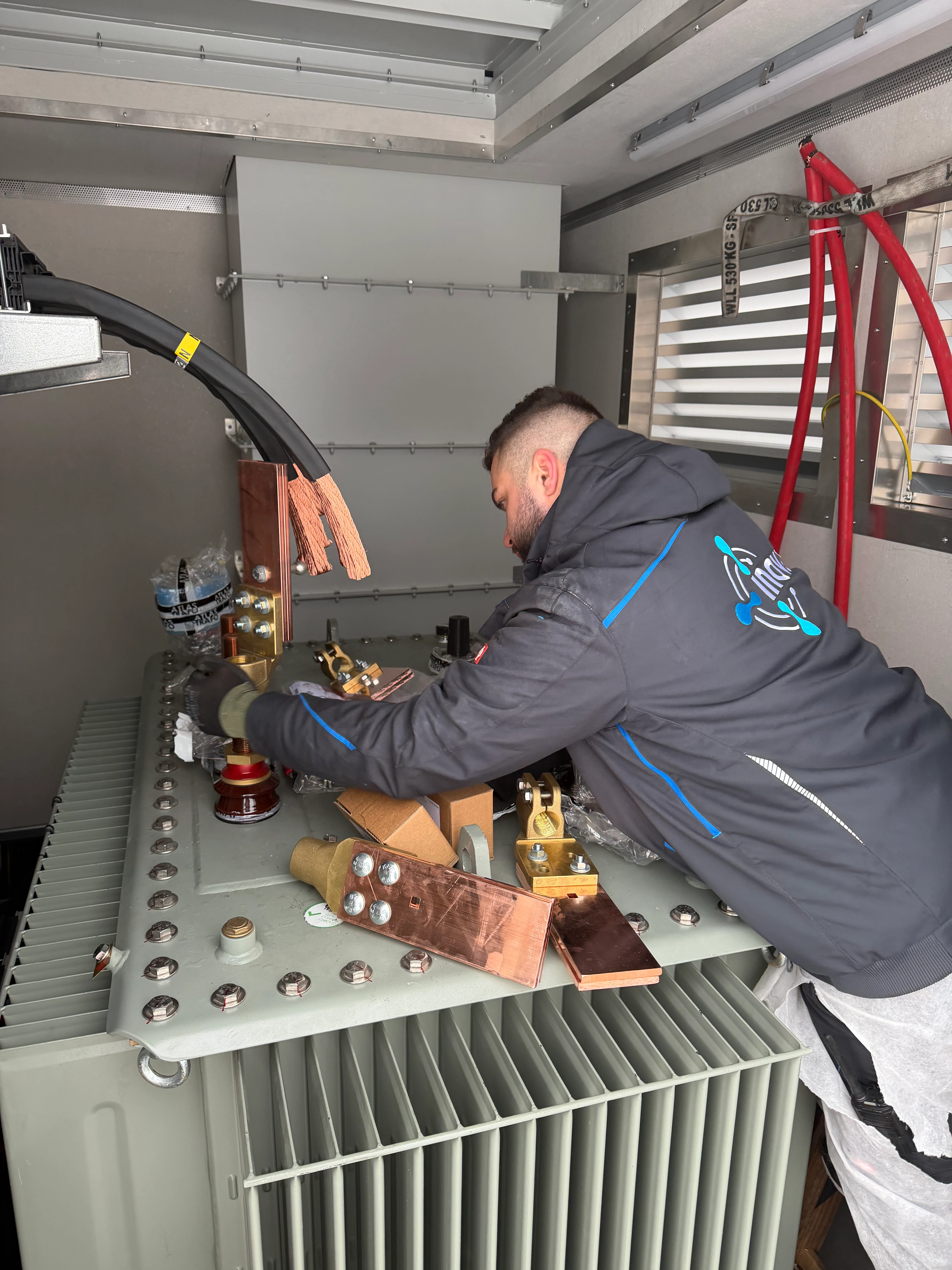 Obermonteur Dominik Gorecki bei MS-Arbeiten