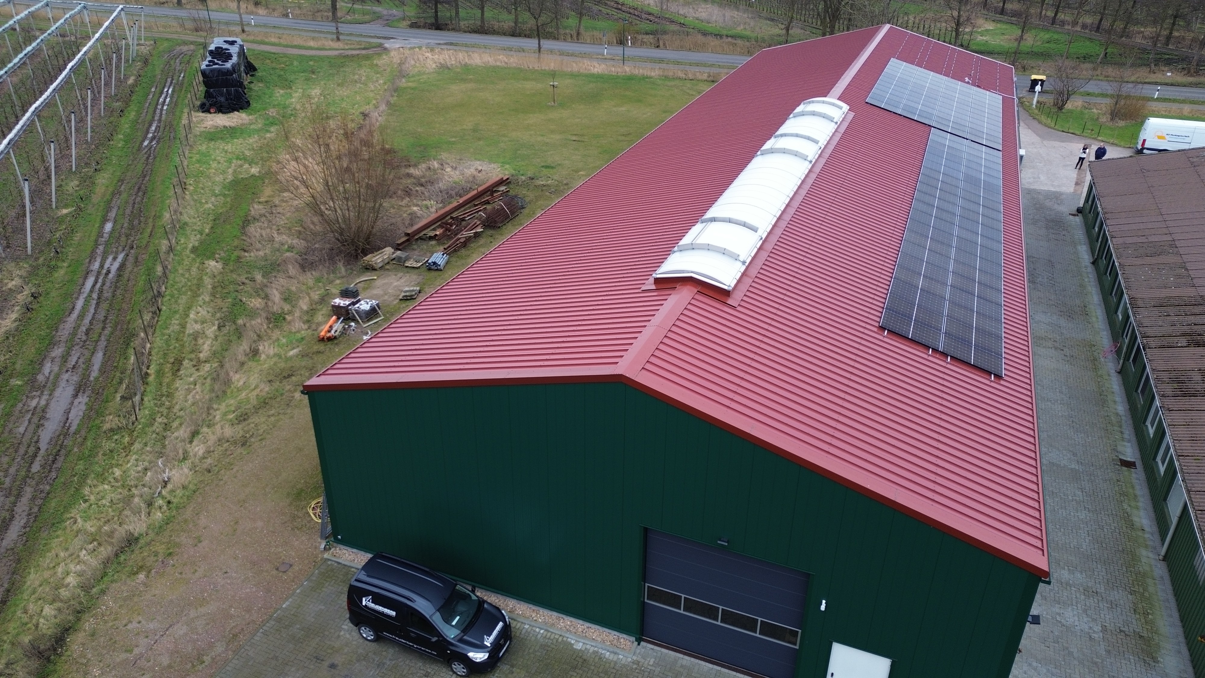 PV-Installation mit Speicher bei Freudenberg Technische Ausrüstung GmbH