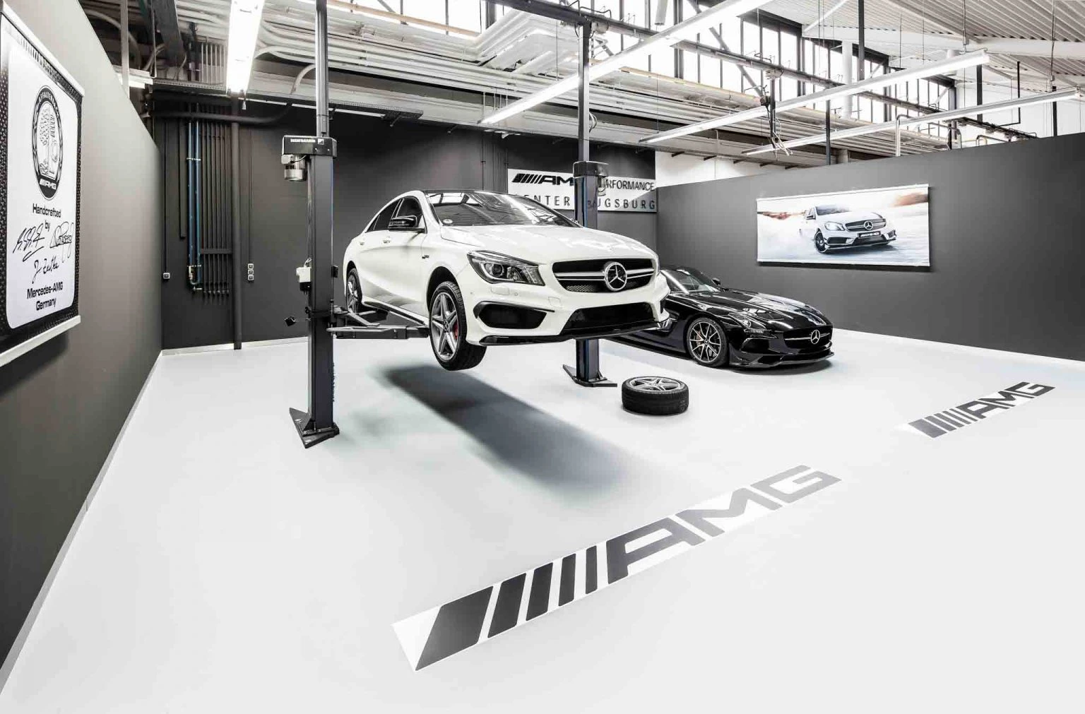 Bodenbeschichtung der AMG Werkstatt