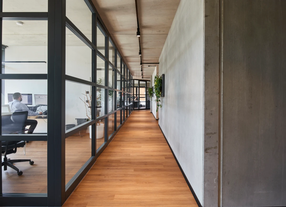 Modernes Bürogebäude mit Smart Home