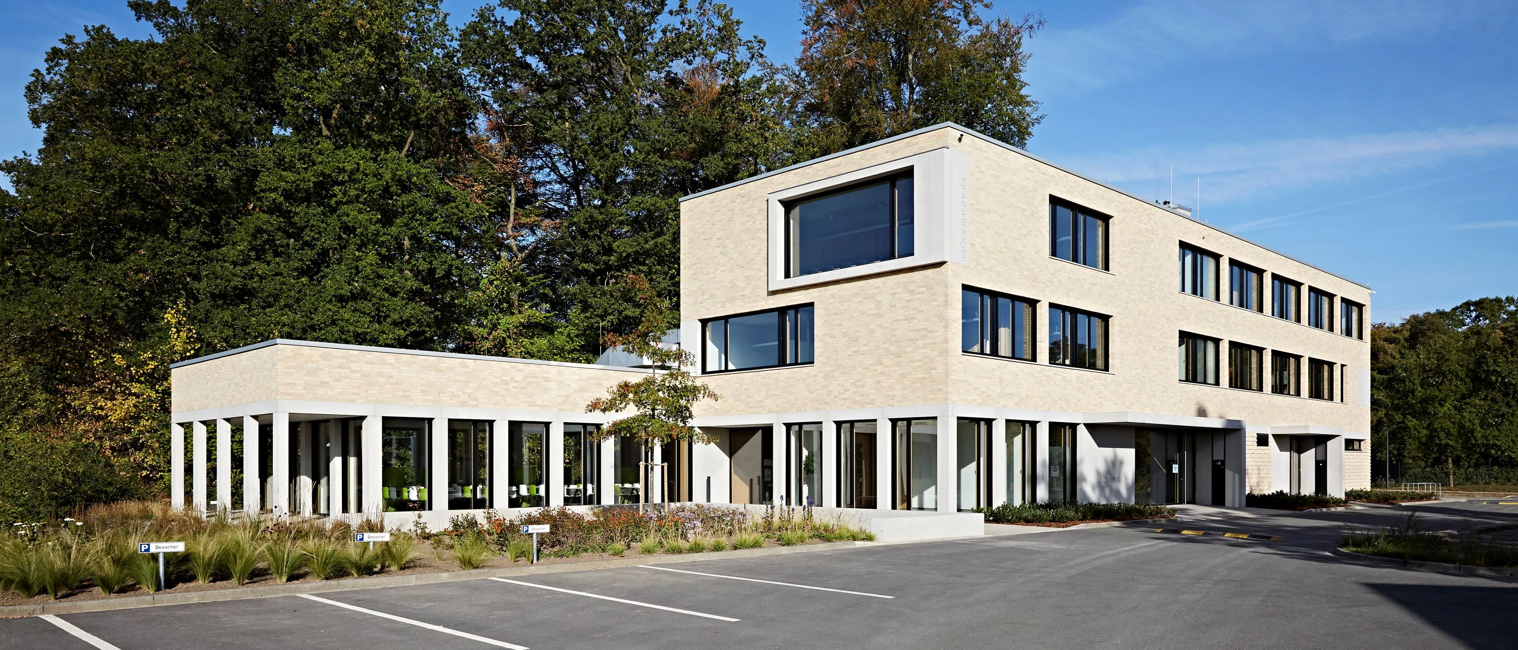 Büro- und Sozialgebäude