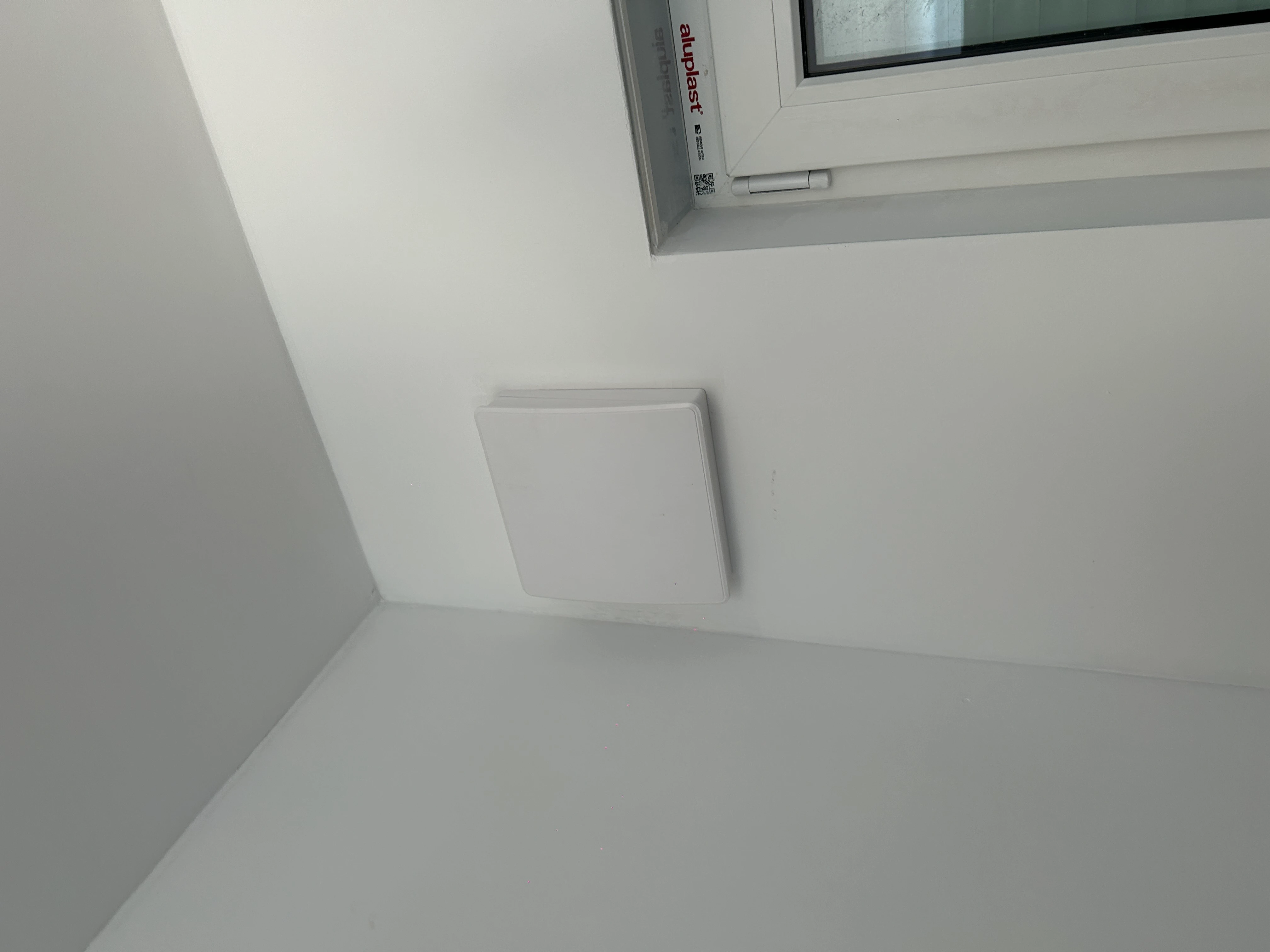 Installation dezentraler Lüftungsanlage