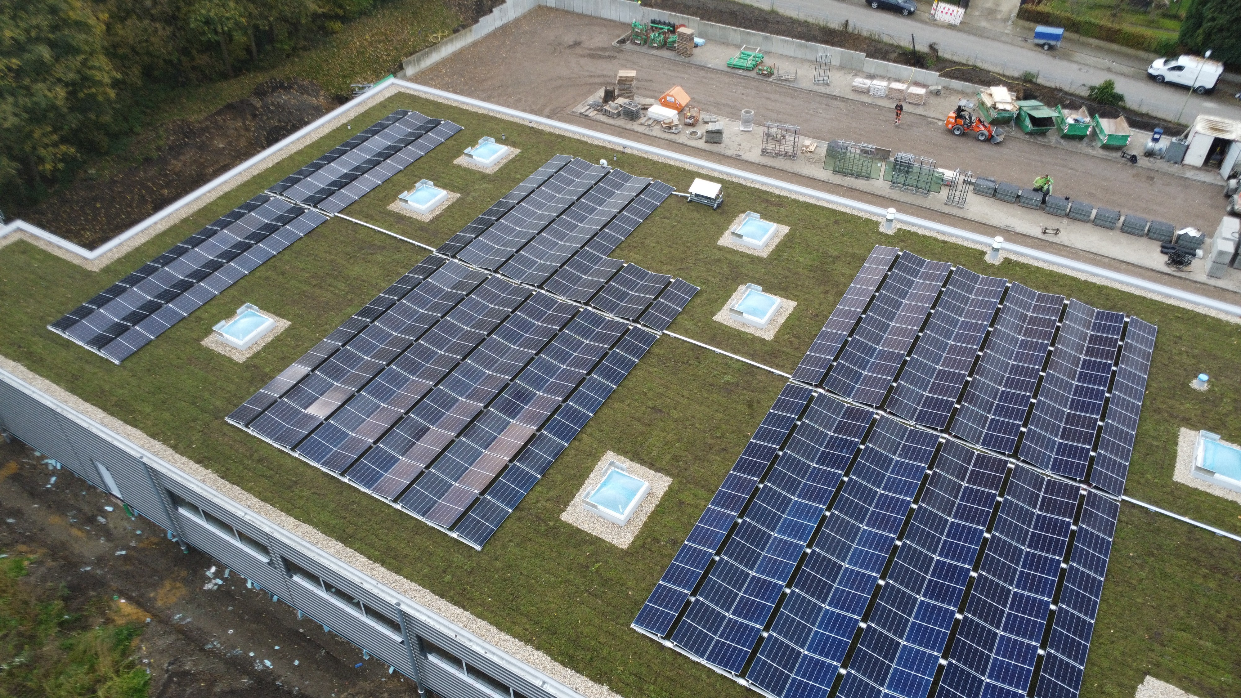 PV-Installation auf Gründach