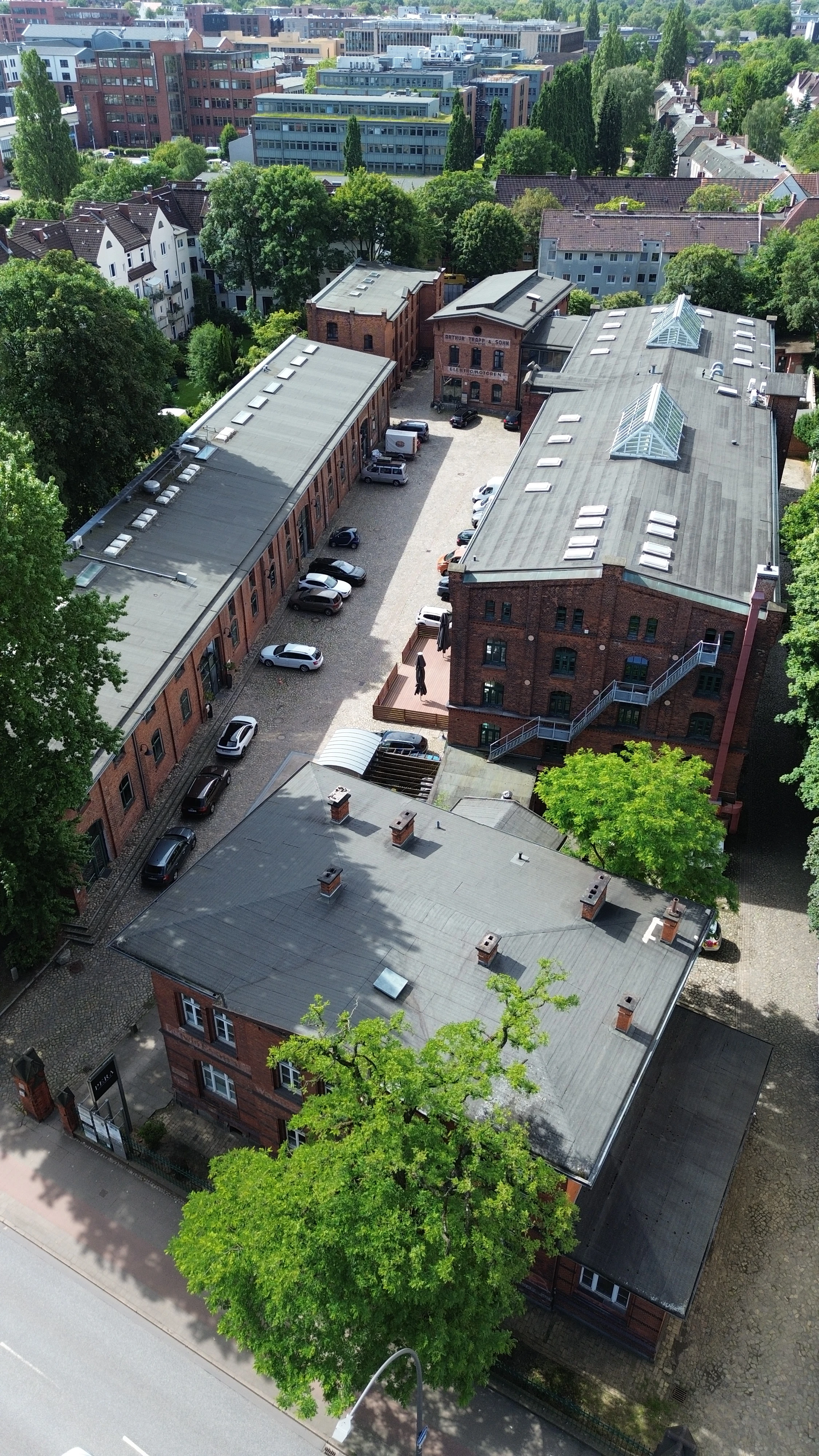Wir sitzen mitten in Hamburg Bahrenfeld Nähe Ottensen