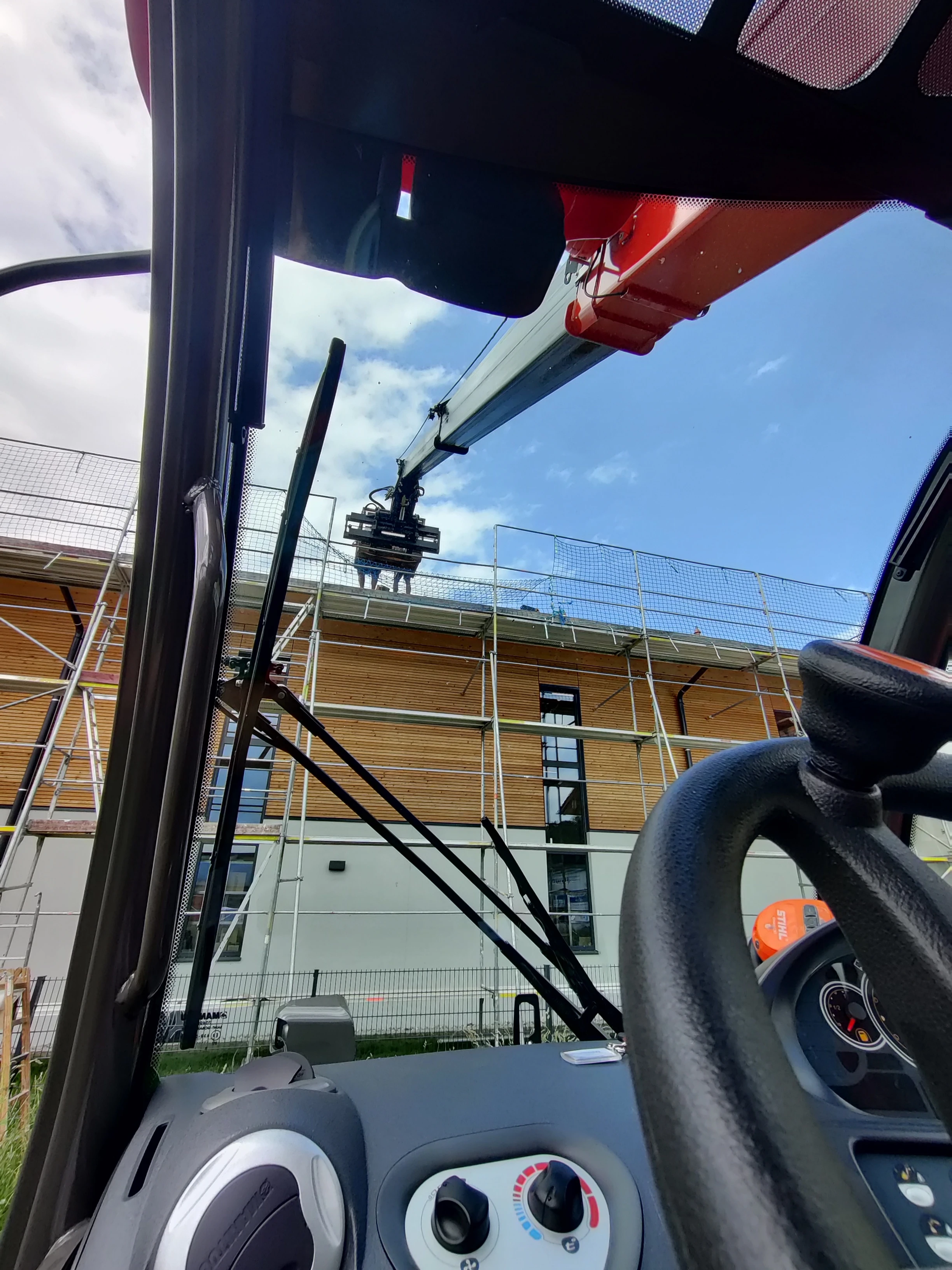 Modulmontage PV Anlage mit dem Manitou