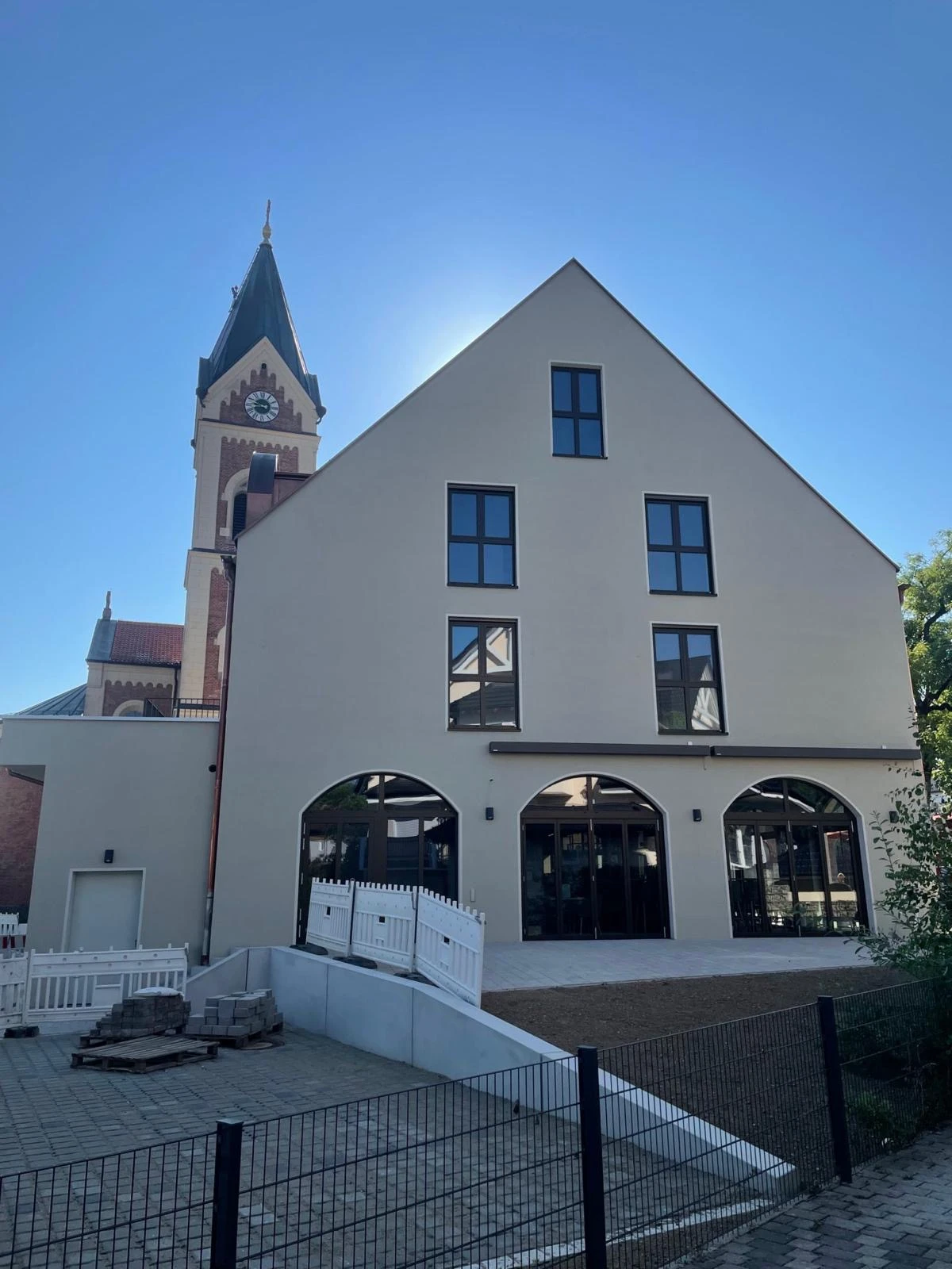 MFH mit Gewerbe in Olching