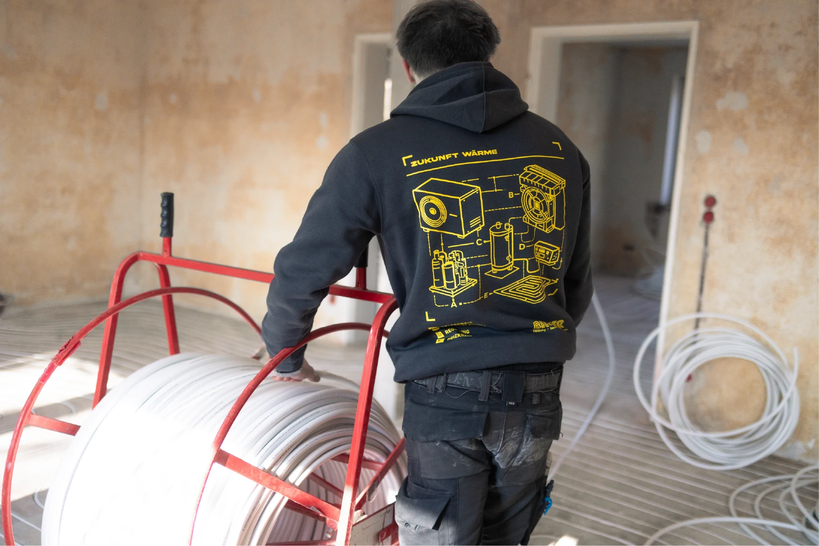 Fußbodenheizung fräsen + unser cooles Firmen-Merch!