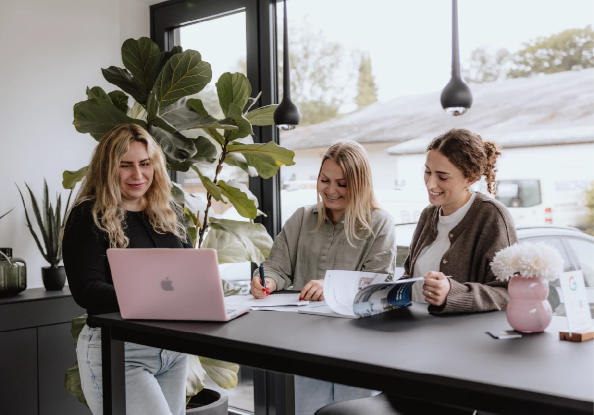 Ein Teil des Büro-Teams, was euch den Rücken freihält